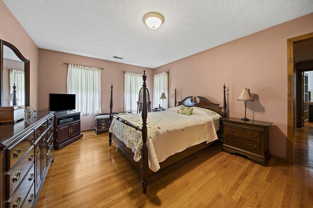 49 Lantern Ln, Pembroke, MA Photo #19