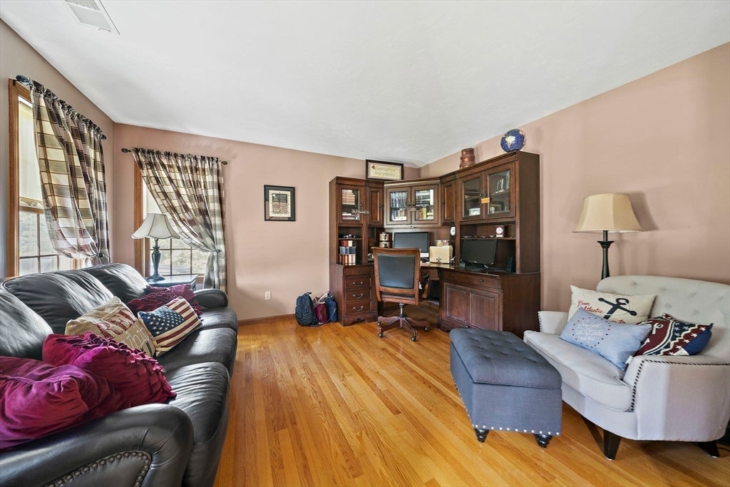 49 Lantern Ln, Pembroke, MA Photo #15