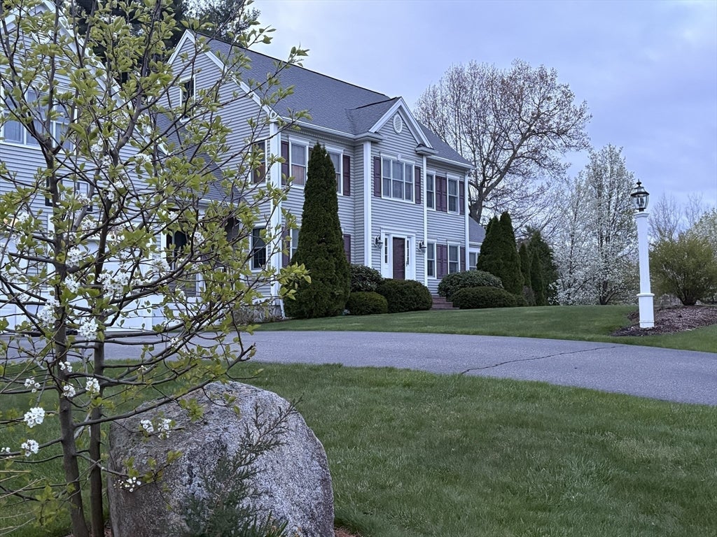 49 Lantern Ln