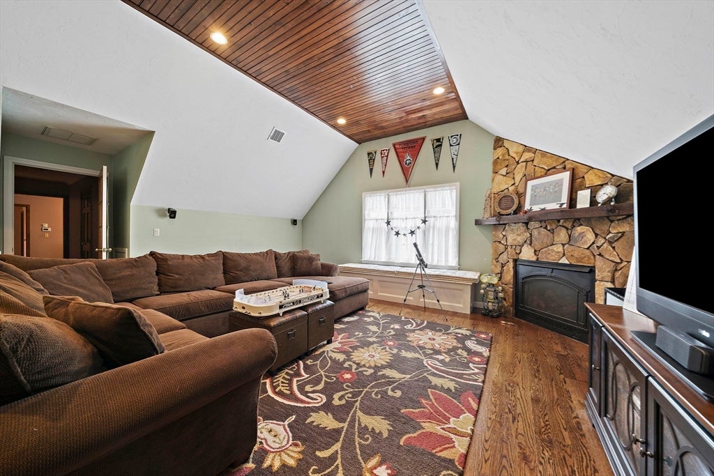 49 Lantern Ln, Pembroke, MA Photo #17