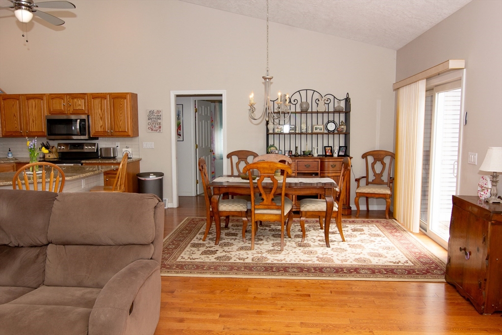 Holyoke, Massachusetts 01040, United States, 3 Bedrooms Bedrooms, ,2 BathroomsBathrooms,Residential,Contingent,104673