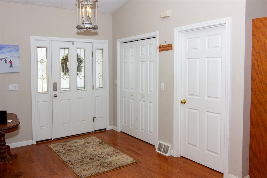 Holyoke, Massachusetts 01040, United States, 3 Bedrooms Bedrooms, ,2 BathroomsBathrooms,Residential,Contingent,104673