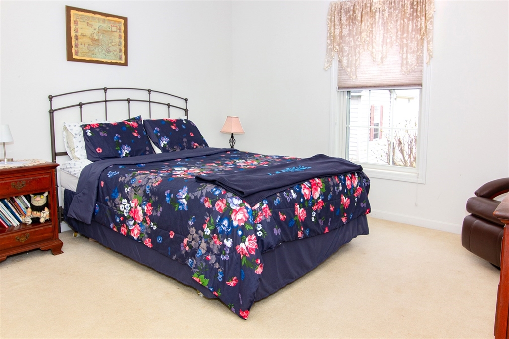 Holyoke, Massachusetts 01040, United States, 3 Bedrooms Bedrooms, ,2 BathroomsBathrooms,Residential,Contingent,104673