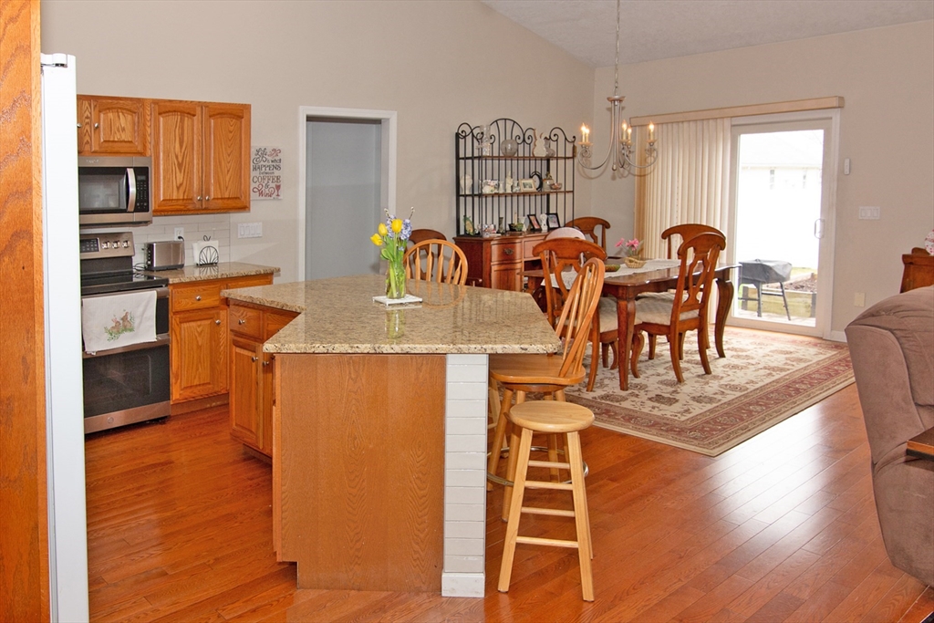 Holyoke, Massachusetts 01040, United States, 3 Bedrooms Bedrooms, ,2 BathroomsBathrooms,Residential,Contingent,104673