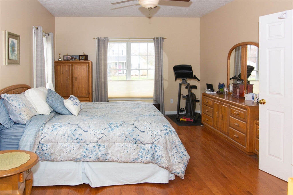 Holyoke, Massachusetts 01040, United States, 3 Bedrooms Bedrooms, ,2 BathroomsBathrooms,Residential,Contingent,104673