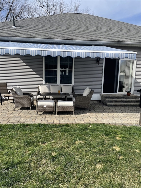 Holyoke, Massachusetts 01040, United States, 3 Bedrooms Bedrooms, ,2 BathroomsBathrooms,Residential,Contingent,104673