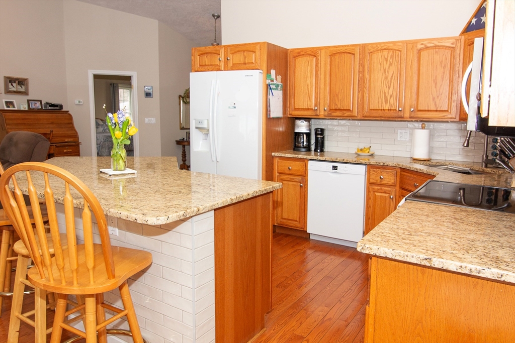 Holyoke, Massachusetts 01040, United States, 3 Bedrooms Bedrooms, ,2 BathroomsBathrooms,Residential,Contingent,104673