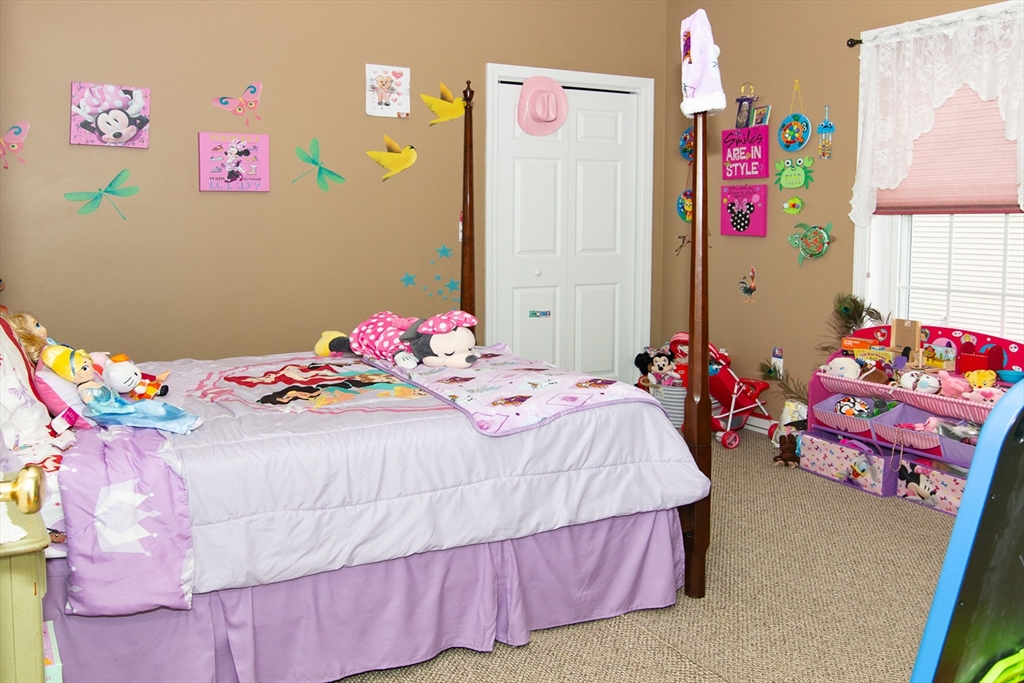 Holyoke, Massachusetts 01040, United States, 3 Bedrooms Bedrooms, ,2 BathroomsBathrooms,Residential,Contingent,104673