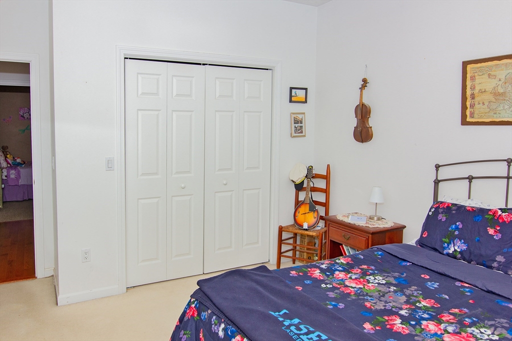 Holyoke, Massachusetts 01040, United States, 3 Bedrooms Bedrooms, ,2 BathroomsBathrooms,Residential,Contingent,104673