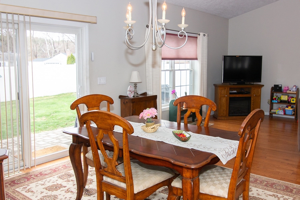 Holyoke, Massachusetts 01040, United States, 3 Bedrooms Bedrooms, ,2 BathroomsBathrooms,Residential,Contingent,104673