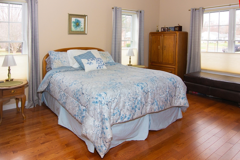 Holyoke, Massachusetts 01040, United States, 3 Bedrooms Bedrooms, ,2 BathroomsBathrooms,Residential,Contingent,104673