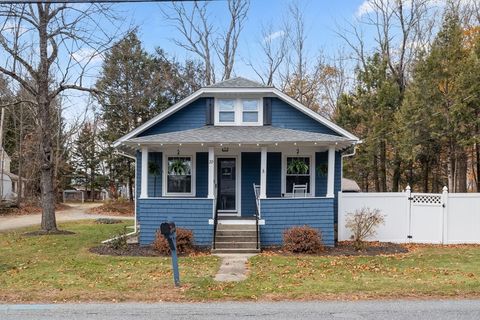 29 Glenwood St Holden MA 01520