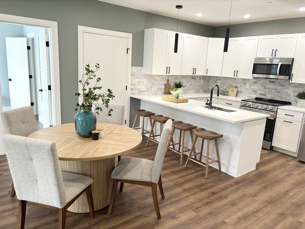 1391 Main Street 201