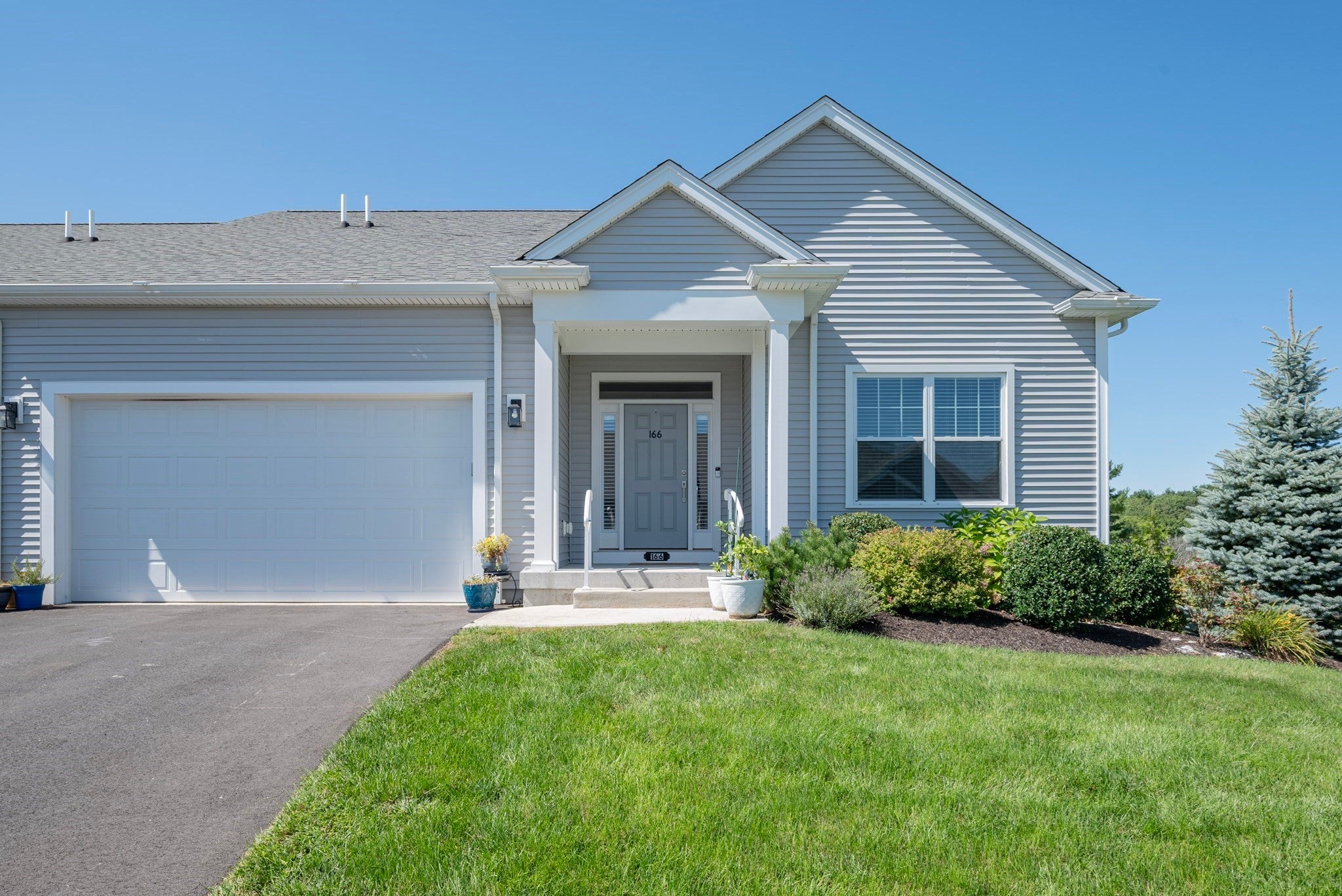 Photo of 166 Stone Hill Dr, Northbridge, MA