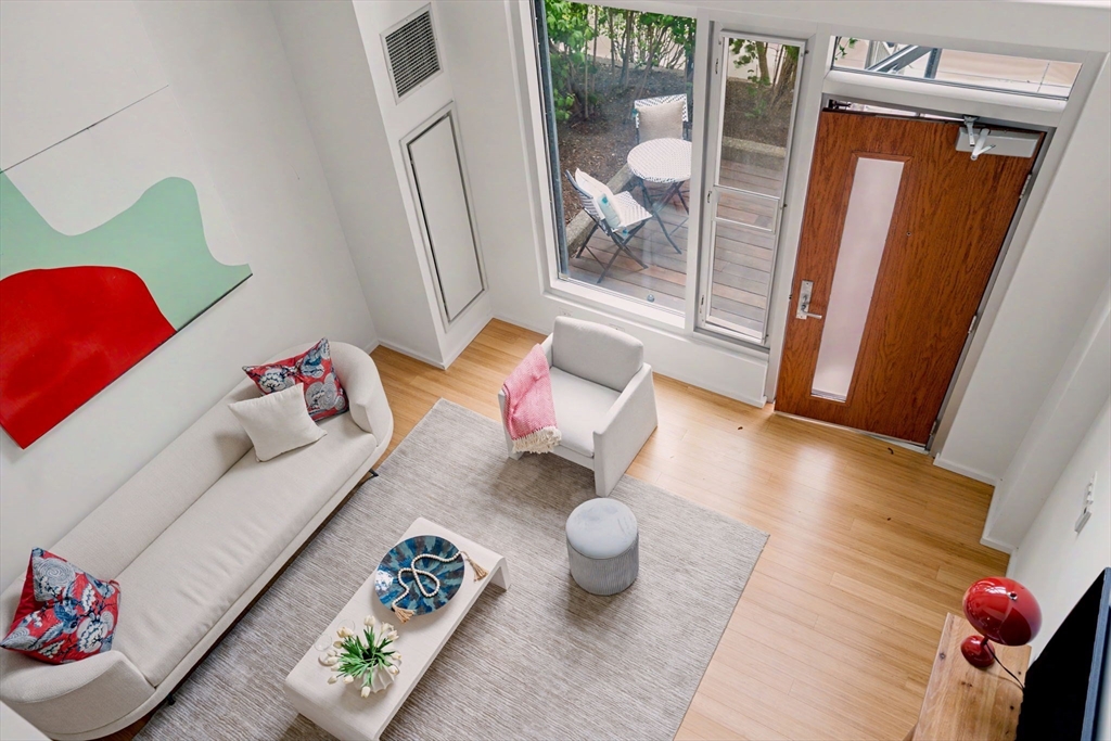 1 Earhart St 115