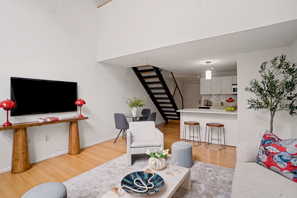 1 Earhart St 115