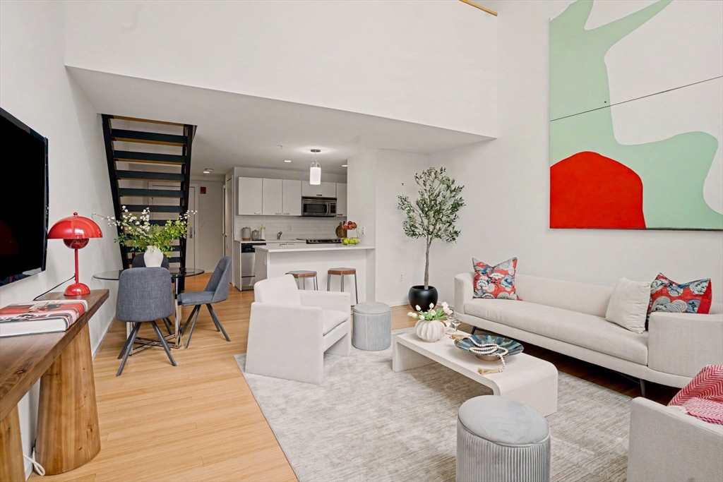 1 Earhart St 115
