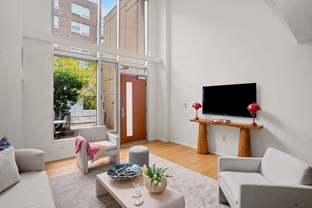 1 Earhart St 115