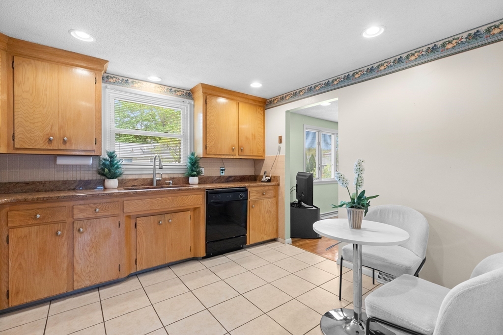 262 Sanders Avenue, Lowell, MA Photo #9