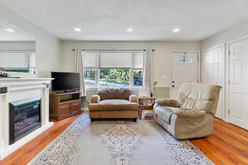 18 Evergreen Rd