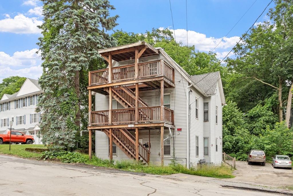 376 Elm St