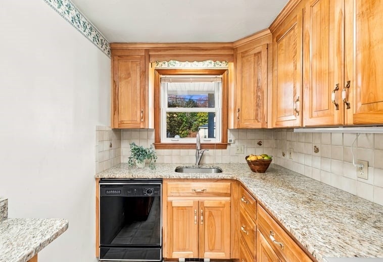 23 Gertrude St, Uxbridge, MA, 23 Gertrude St, Uxbridge, MA Photo #5