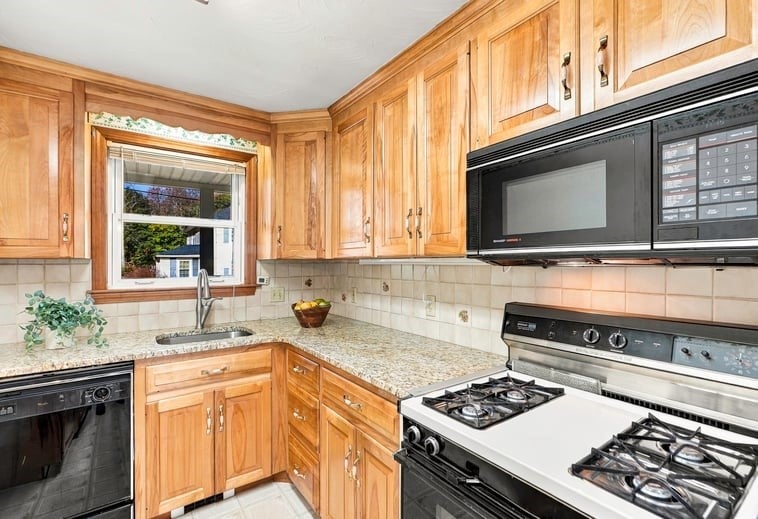 23 Gertrude St, Uxbridge, MA, 23 Gertrude St, Uxbridge, MA Photo #3