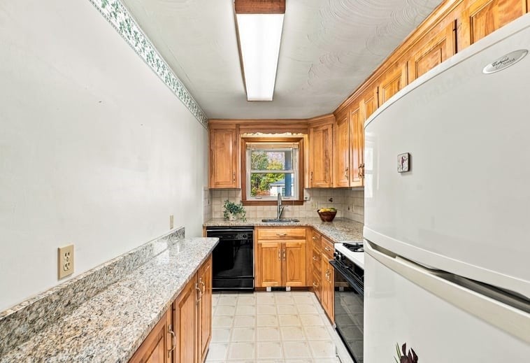 23 Gertrude St, Uxbridge, MA, 23 Gertrude St, Uxbridge, MA Photo #4