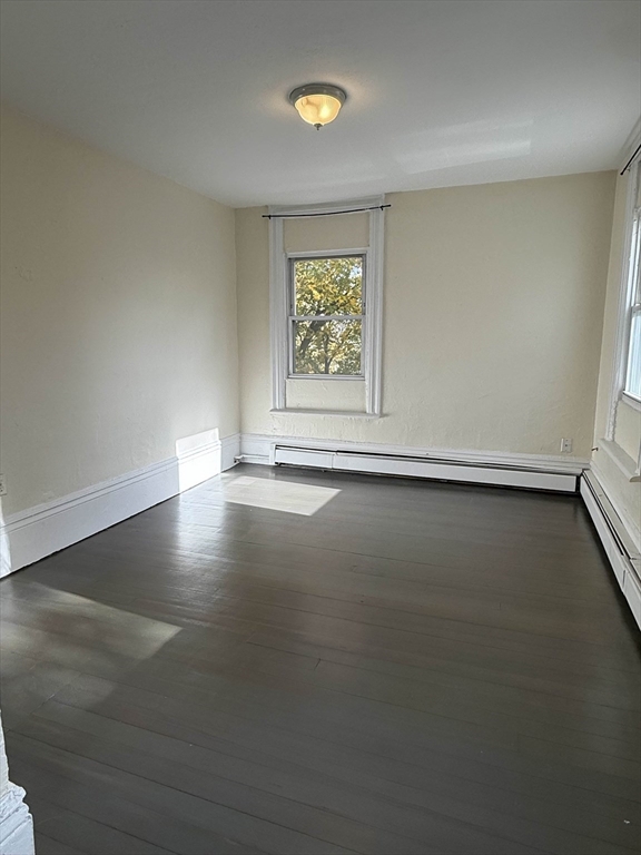 Somerville, Massachusetts 02145, United States, 2 Bedrooms Bedrooms, ,1 BathroomBathrooms,Residential,Active,224743