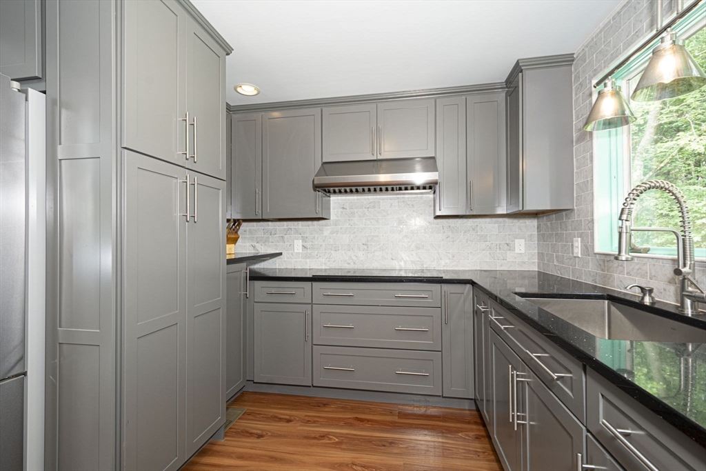 18 Crestview Dr