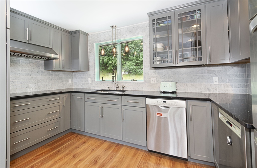 18 Crestview Dr