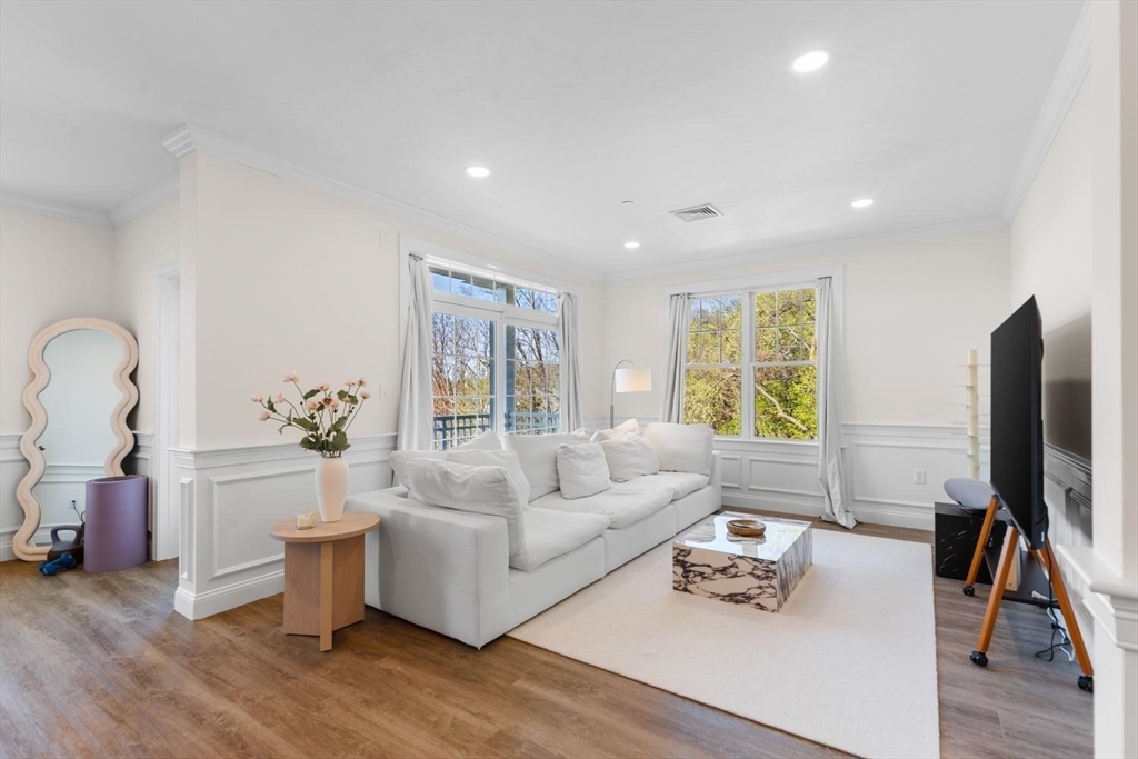 320 Middlesex Ave E307
