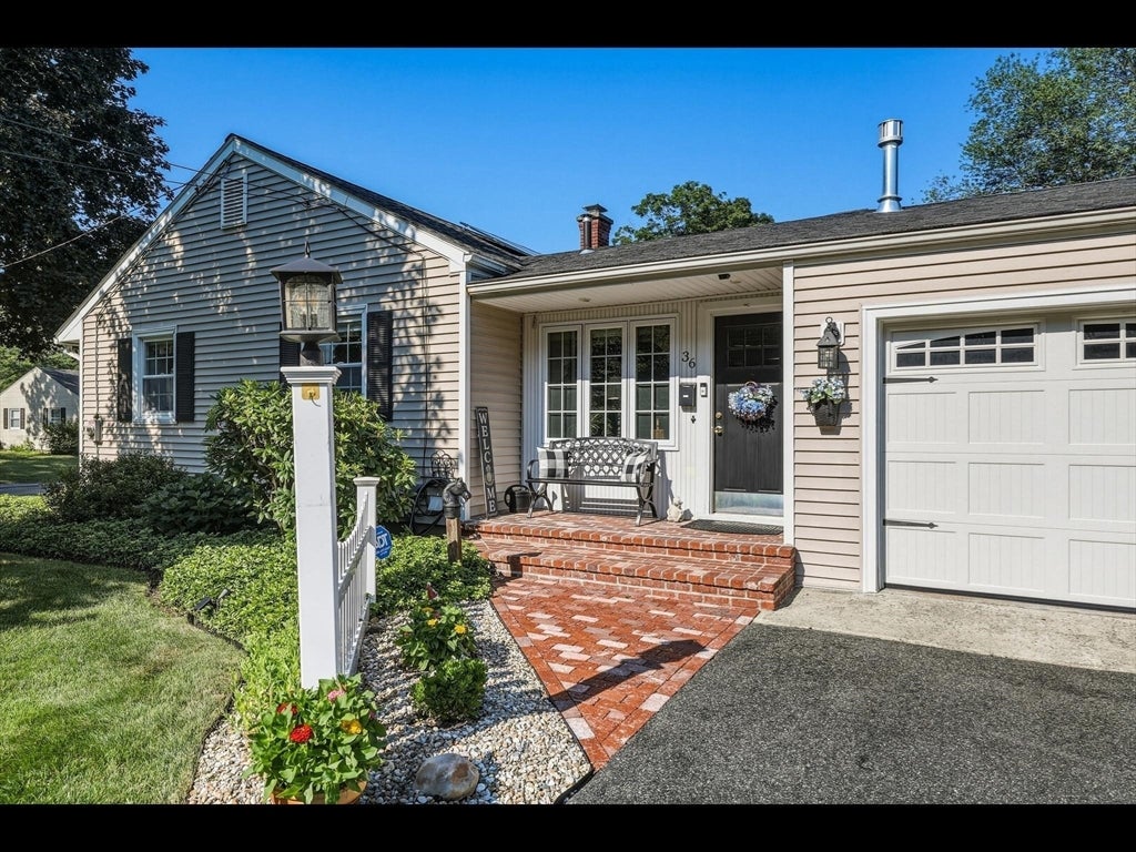 36 Helen Cir