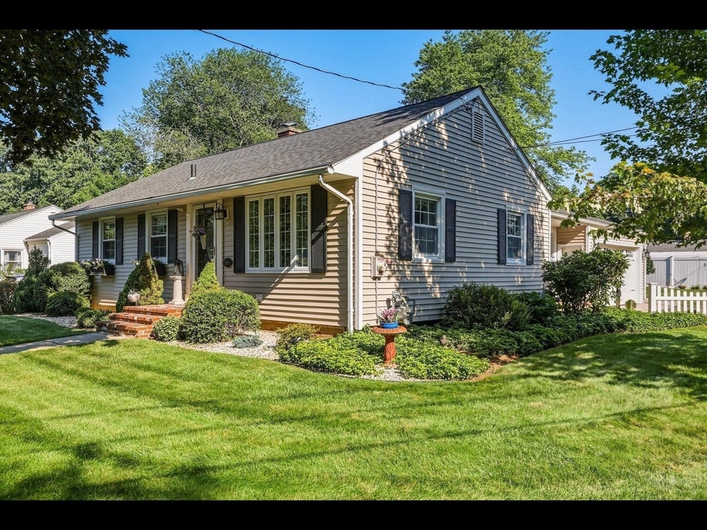 36 Helen Cir