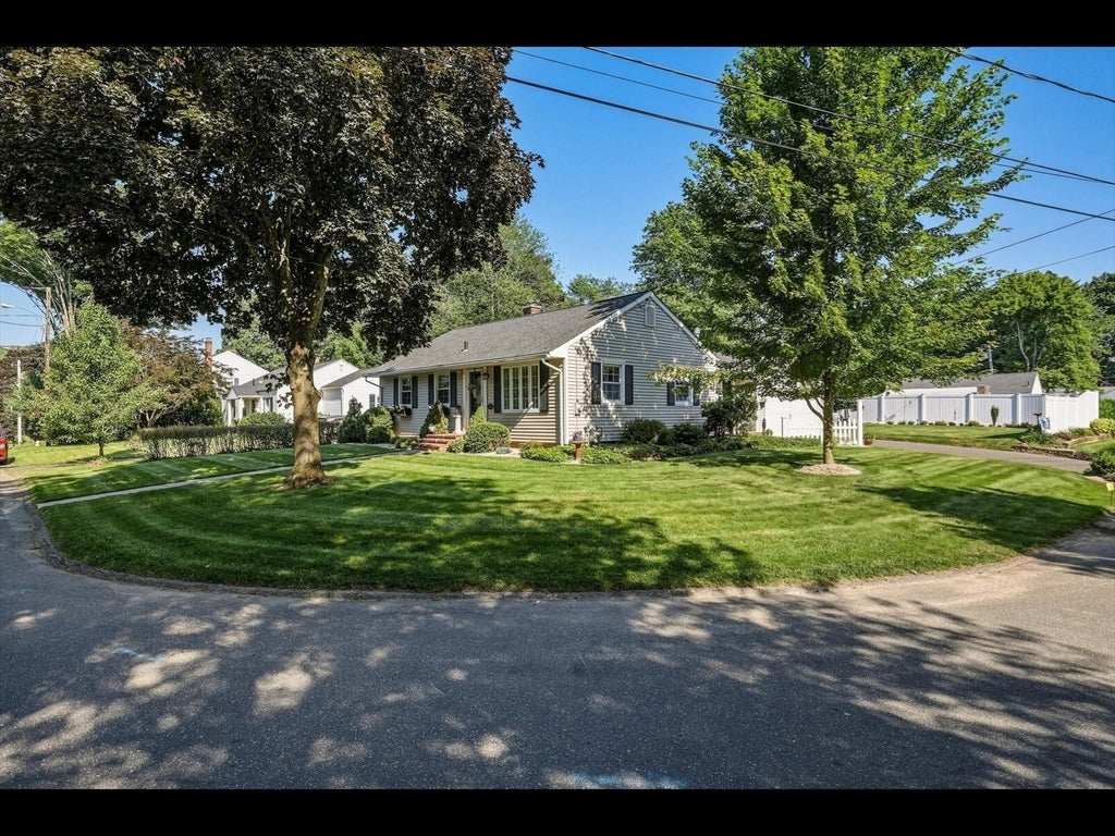 36 Helen Cir