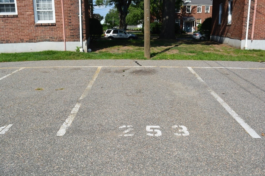 71 Colony Rd #1B, West Springfield, MA Photo #27