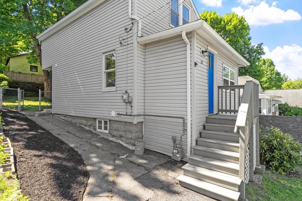 12 Shore Dr