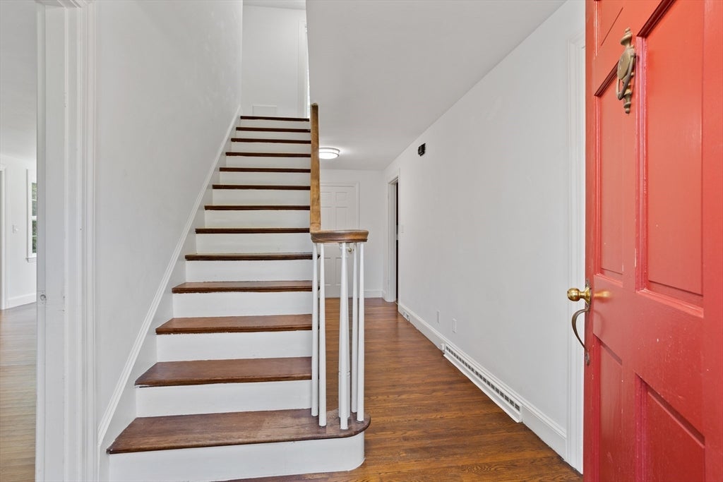 4 Meadowbrook Rd, Dover, MA Photo #2