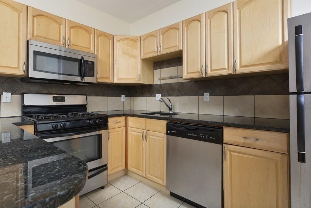 11 Bartlett Place #2, Boston, MA Photo #2
