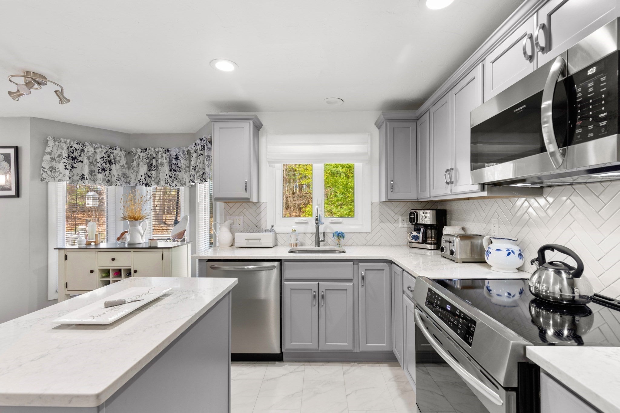 35 Pilgrim Village Road #402, Taunton, MA, 35 Pilgrim Village Road #402, Taunton, MA Photo #1