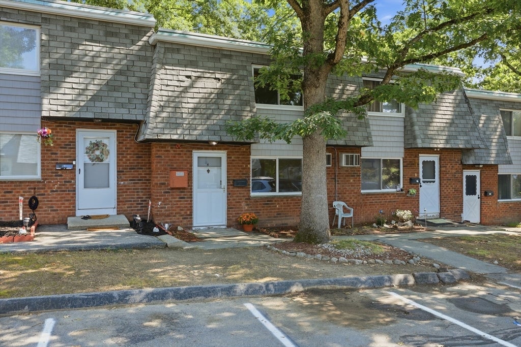 Photo of 141 Thissell Ave, Dracut, MA