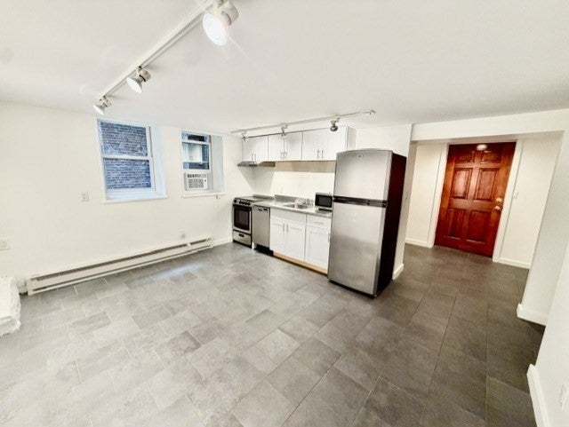 Click for 7 Thacher Court #B, Boston, MA slideshow Click for 7 Thacher Court #B, Boston, MA slideshow