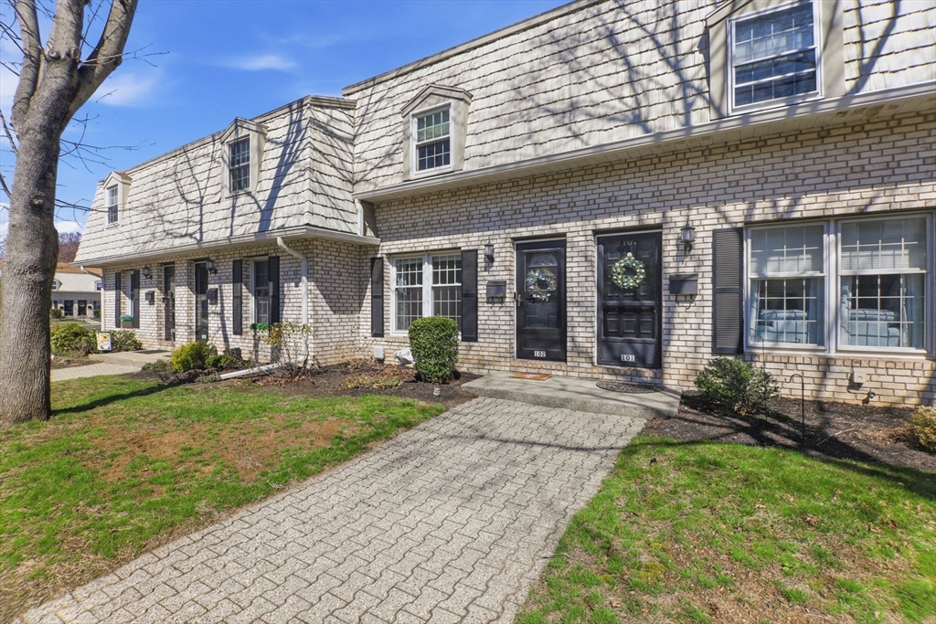 102 Corey Colonial 102