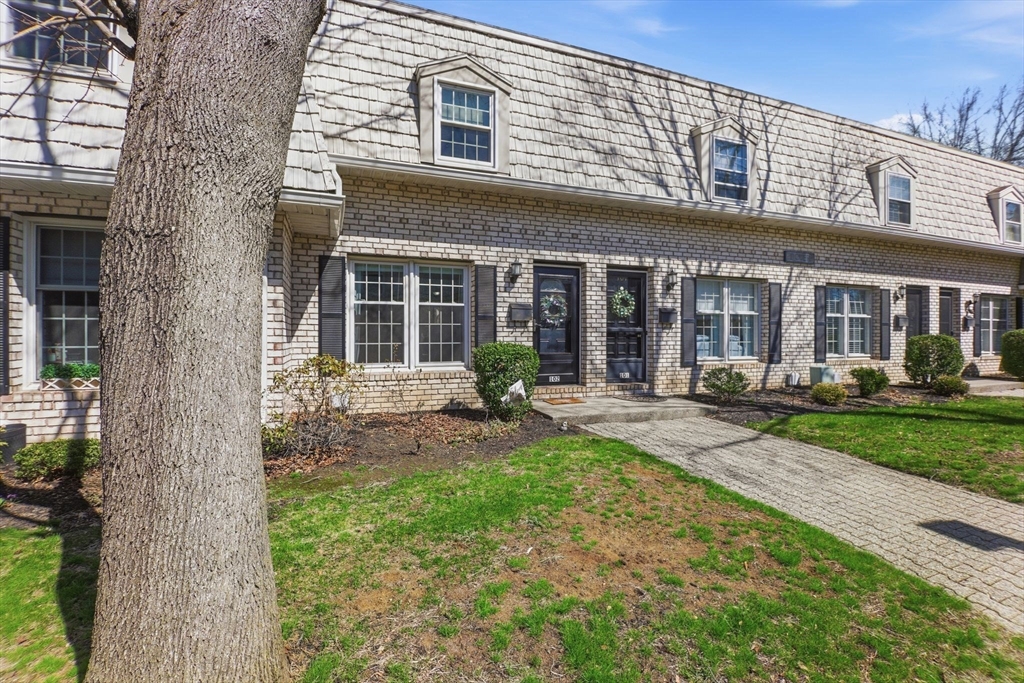 102 Corey Colonial 102