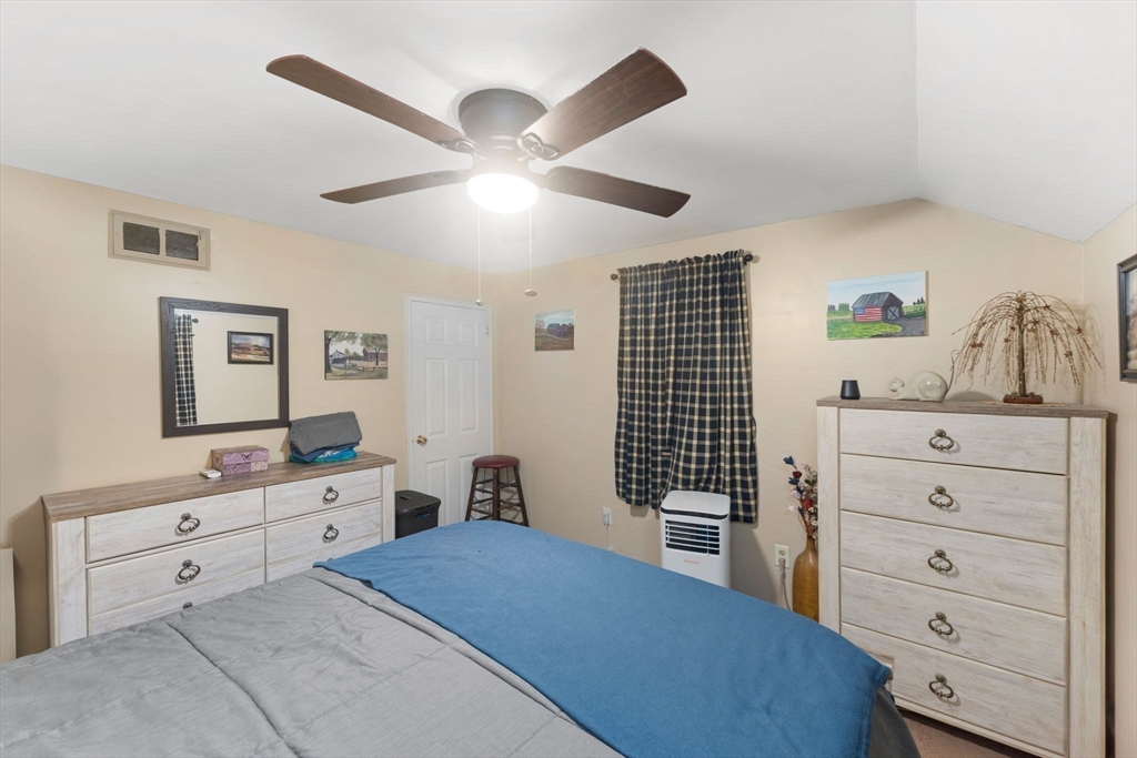 Northbridge, Massachusetts 01588, United States, 5 Bedrooms Bedrooms, ,2 BathroomsBathrooms,Residential,Active,180817