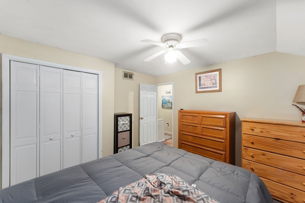 Northbridge, Massachusetts 01588, United States, 5 Bedrooms Bedrooms, ,2 BathroomsBathrooms,Residential,Active,180817