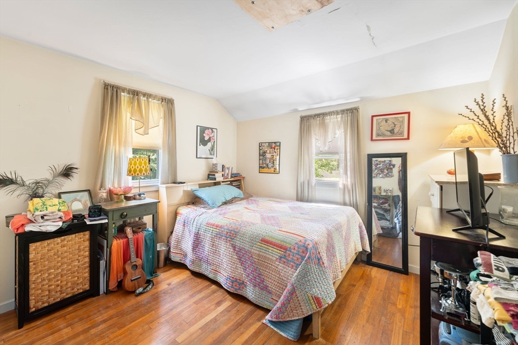 Northbridge, Massachusetts 01588, United States, 5 Bedrooms Bedrooms, ,2 BathroomsBathrooms,Residential,Active,180817