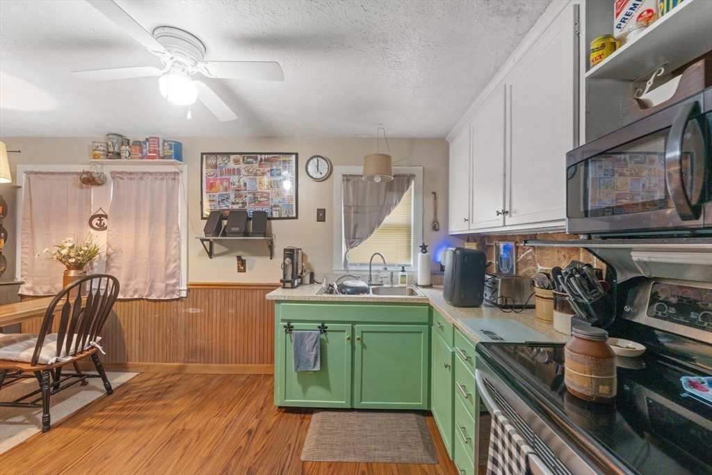 Northbridge, Massachusetts 01588, United States, 5 Bedrooms Bedrooms, ,2 BathroomsBathrooms,Residential,Active,180817