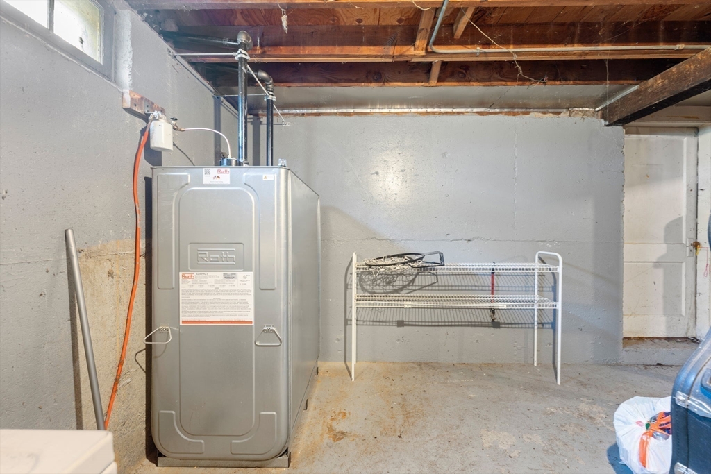 Northbridge, Massachusetts 01588, United States, 5 Bedrooms Bedrooms, ,2 BathroomsBathrooms,Residential,Active,180817