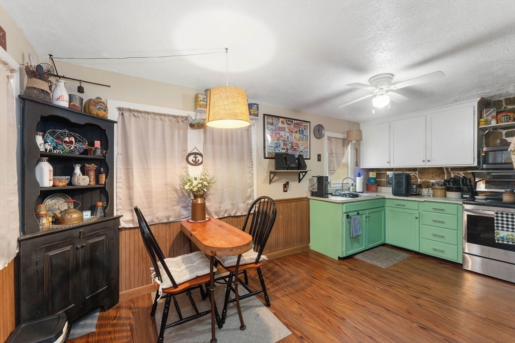 Northbridge, Massachusetts 01588, United States, 5 Bedrooms Bedrooms, ,2 BathroomsBathrooms,Residential,Active,180817